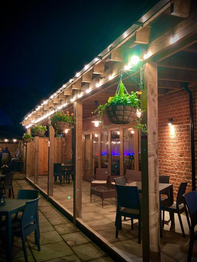 沃金 Crown & Anchor酒店 外观 照片